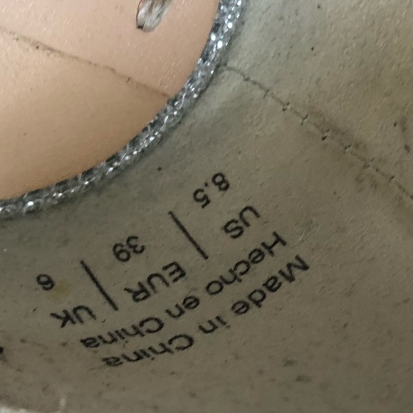 Only wore once - Picture 4 of 4